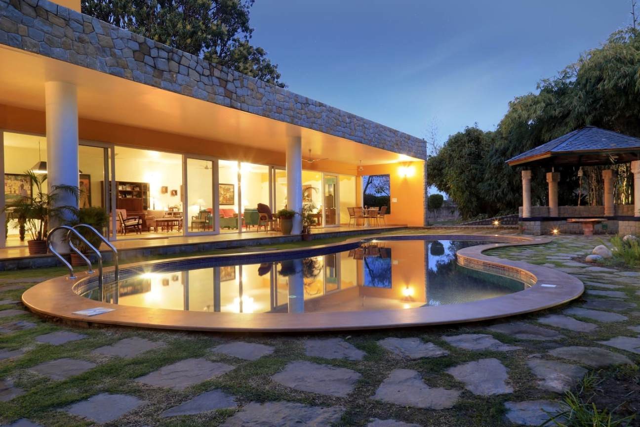pool-A1-Night View